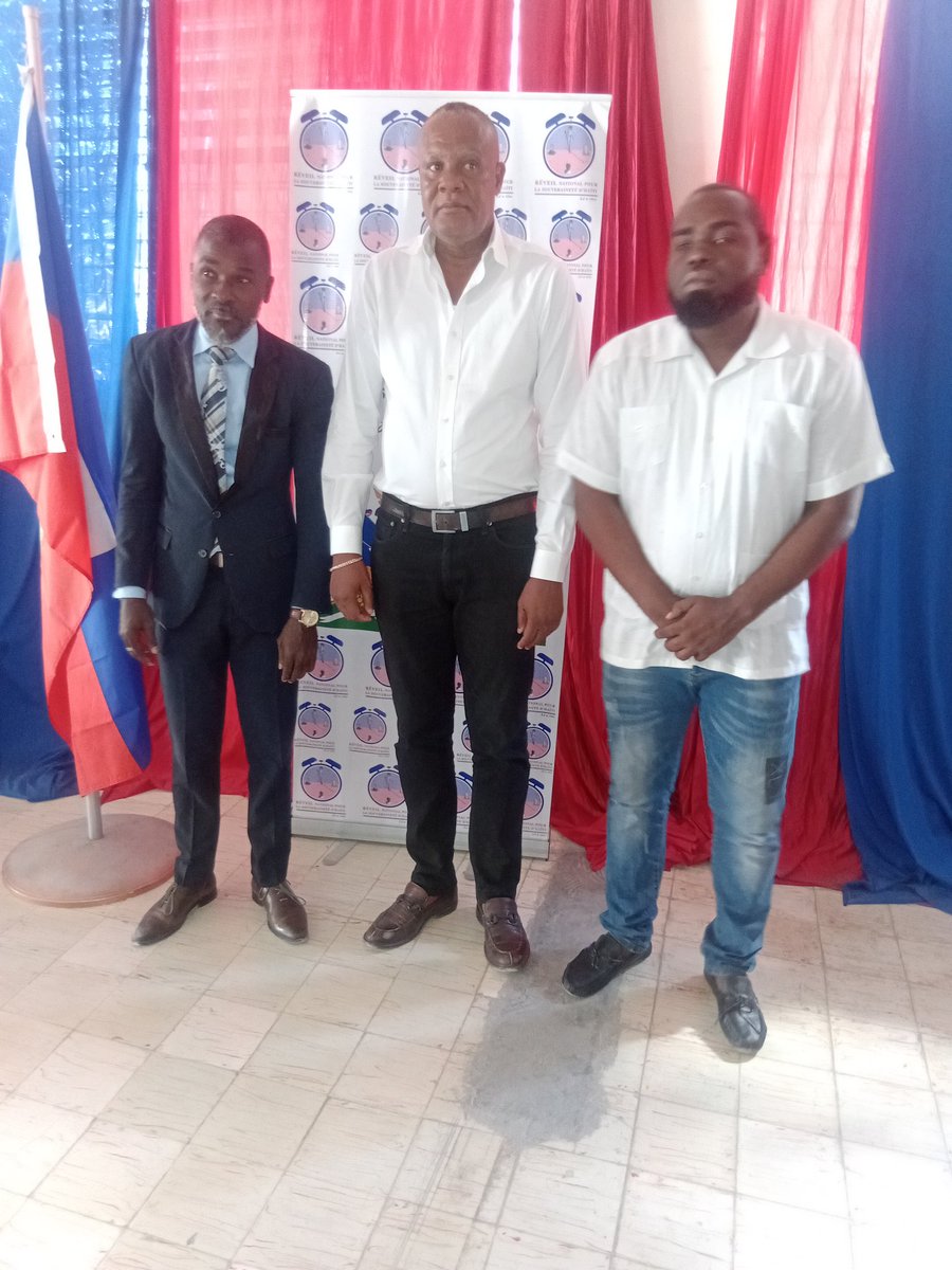 Jounen madi 10 fev 2026 la atravè Biwo Politik mwen, nou te chita pale ak direktwa #OpozisyonPliryèl la. #BiwoPolitikAnsyenDepiteJeanFenelTHANIS ak Opozisyon Pliryèl k'ap prezide pa Me. Jeantel Joseph, nou mete n dakò pou n fè yon sèl pou n batay nan enterè pèp ayisyen an.