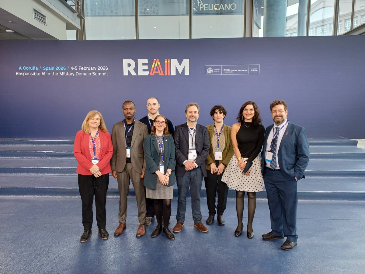 redsehlac's tweet photo. #MartesdeSKR
Gracias a quienes integraron la delegación de @BanKillerRobots en #REAIM.
Desde @redsehlac reiteramos el llamado a adoptar nuevas normas internacionales frente a los riesgos de las #ArmasAutónomas y las aplicaciones militares de la #IA
➡️ https://t.co/wB2OwmfFfw https://t.co/QoPFIQoiEH