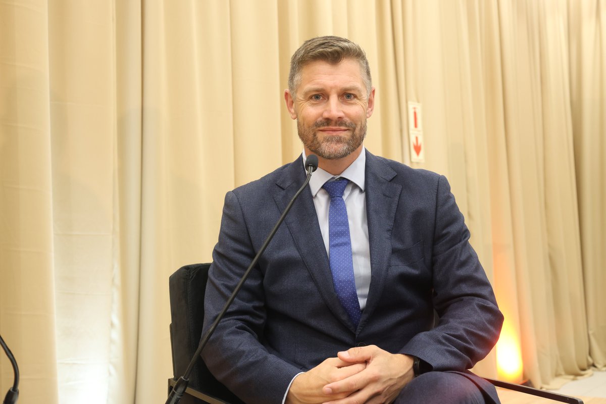 Financial Insight tweet media