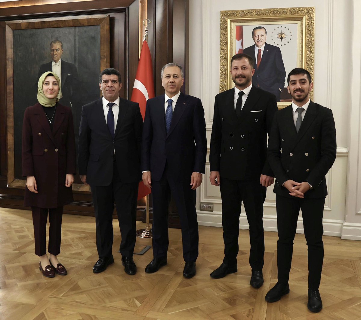 aslnn4's tweet photo. Bir dönem ilimizde valilik, sonraki dönemlerde ise ülkemiz İçişleri Bakanlığı görevini ifa eden kıymetli Bakanımız Sn. @AliYerlikaya , CB’mız Sn. Recep Tayyip ERDOĞAN’ın tensipleriyle bakanlık görevini devretti. İlimize ve ülkemize yaptığı hizmetler için teşekkür ediyorum. https://t.co/MqJ6VaDxVl
