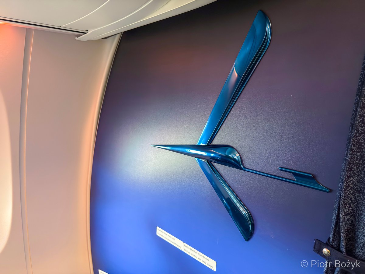 PiotrBozyk's tweet image. 👉 rynek-lotniczy.pl/wiadomosci/lot… #LOT zaprezentował mediom wnętrza nowych #737MAX. Do połowy roku we flocie będzie już 12 takich samolotów. To, co możemy zobaczyć w MAX-ach, to zapowiedź tego jak będą wyglądały wnętrza nowych #A220 oraz odświeżonych Dreamlinerów / @LOTPLAirlines
