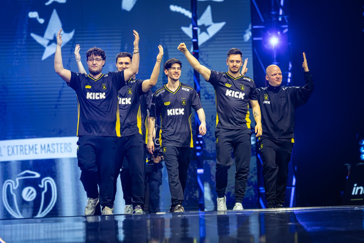 Sophie 🐝📸 tweet media