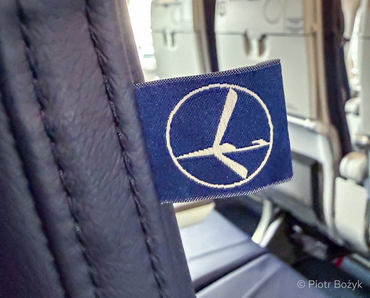 PiotrBozyk's tweet image. 👉 rynek-lotniczy.pl/wiadomosci/lot… #LOT zaprezentował mediom wnętrza nowych #737MAX. Do połowy roku we flocie będzie już 12 takich samolotów. To, co możemy zobaczyć w MAX-ach, to zapowiedź tego jak będą wyglądały wnętrza nowych #A220 oraz odświeżonych Dreamlinerów / @LOTPLAirlines