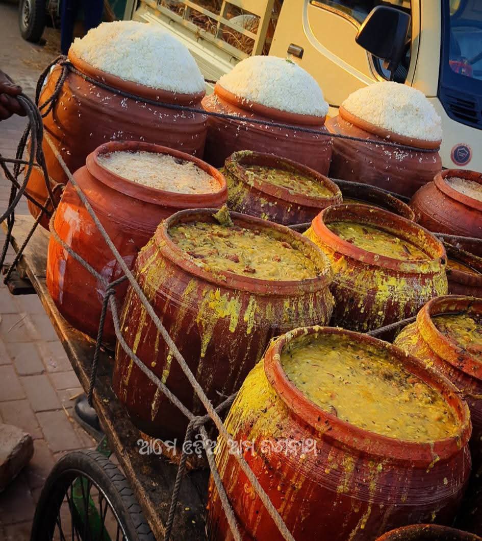 Ama_Jagannath's tweet photo. ଅବଢ଼ା ମହାପ୍ରସାଦ ✨ ଜୟ ଜଗନ୍ନାଥ 🙏
 #Mahaprasad #Puri https://t.co/ZvDw3rxavT