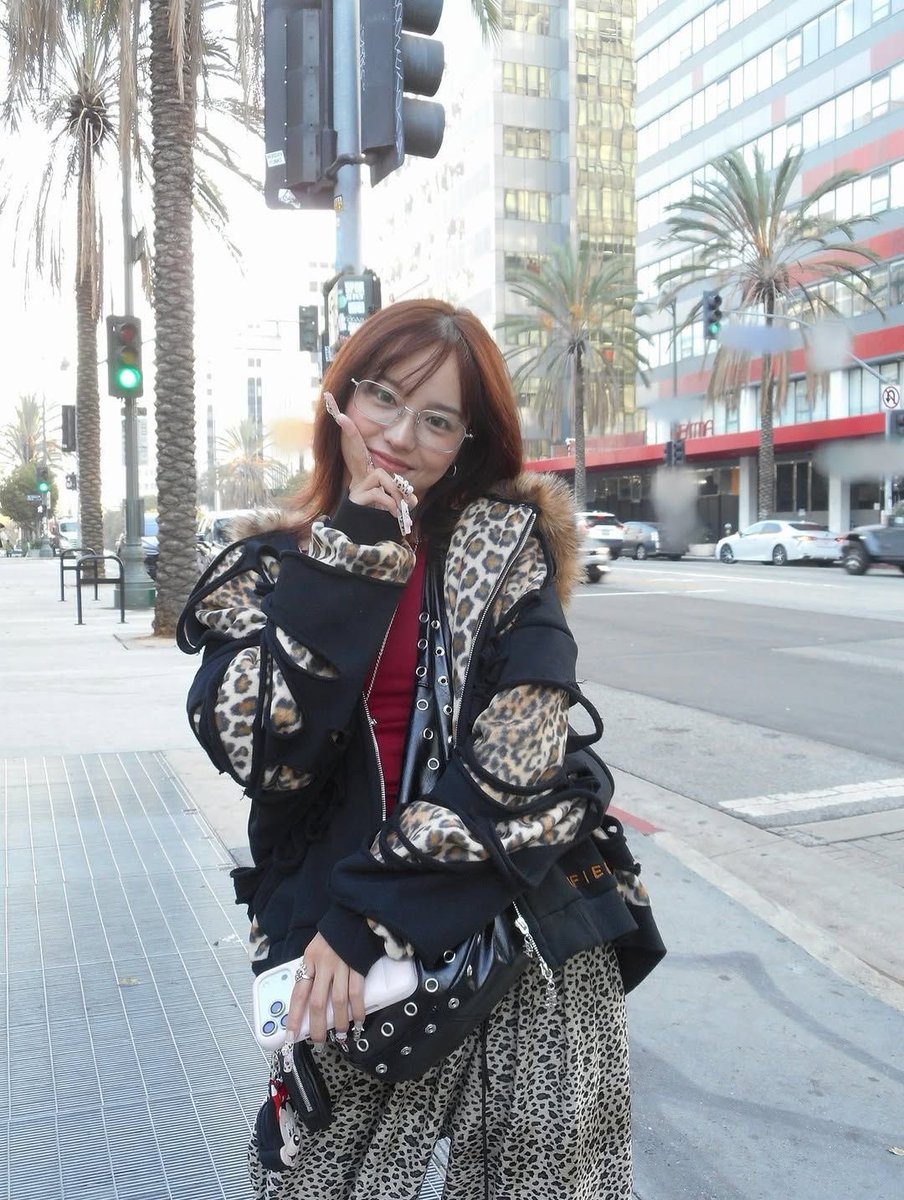 sobswrld's tweet photo. and here are some stunning photos that my husband took of me <333 https://t.co/eGpLFVPHba