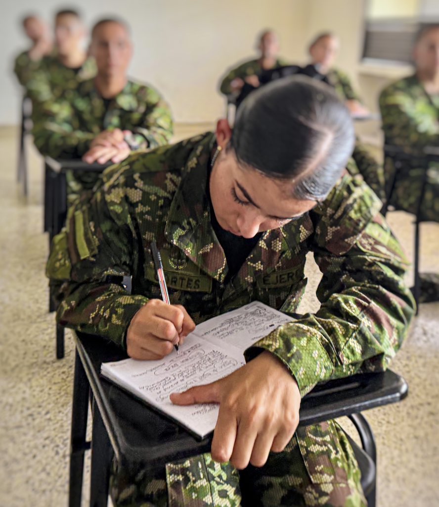 Comando de Personal del Ejército Nacional tweet media