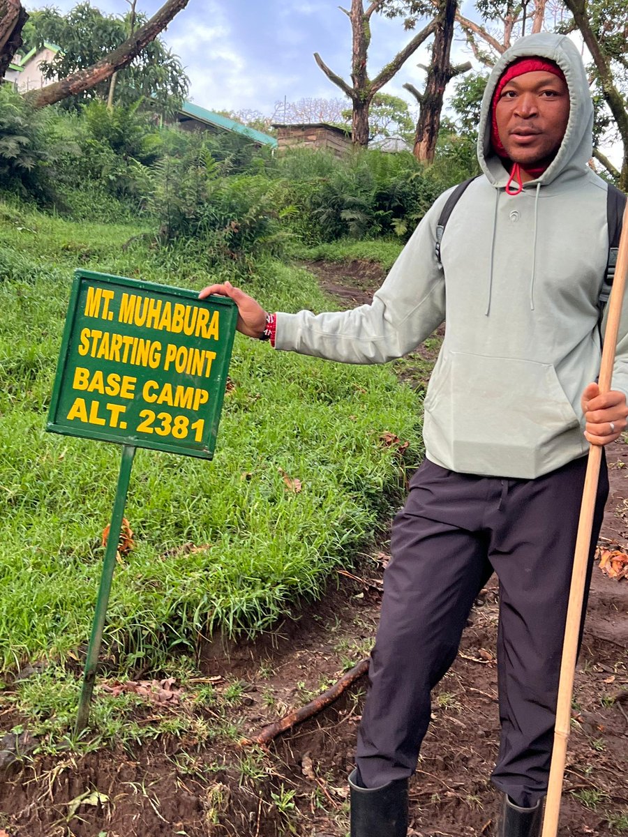 guy_mouofo's tweet photo. Mountain gorilla trek done! 🇺🇬🥰✌🏼
Thanks @letsgothereafrk for assisting. https://t.co/1eJ8RsRXGz