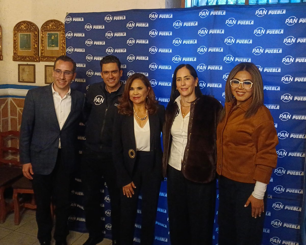 #Ahora Ante la falta de figuras propias, <a href="/PANPuebla2427/">PAN Puebla</a> presenta a <a href="/SoyBlancaAlcala/">Blanca Alcalá</a> quien se perfila para recuperar la alcaldía de #Puebla en 2027.
Toda la oposición tiene oportunidad de ganar tras el desastre y corrupción de <a href="/pepechedrauimx/">Pepe Chedraui 🇲🇽</a> que ya ha dañado a @,<a href="/MorenaPuebla_/">Morena Puebla</a>