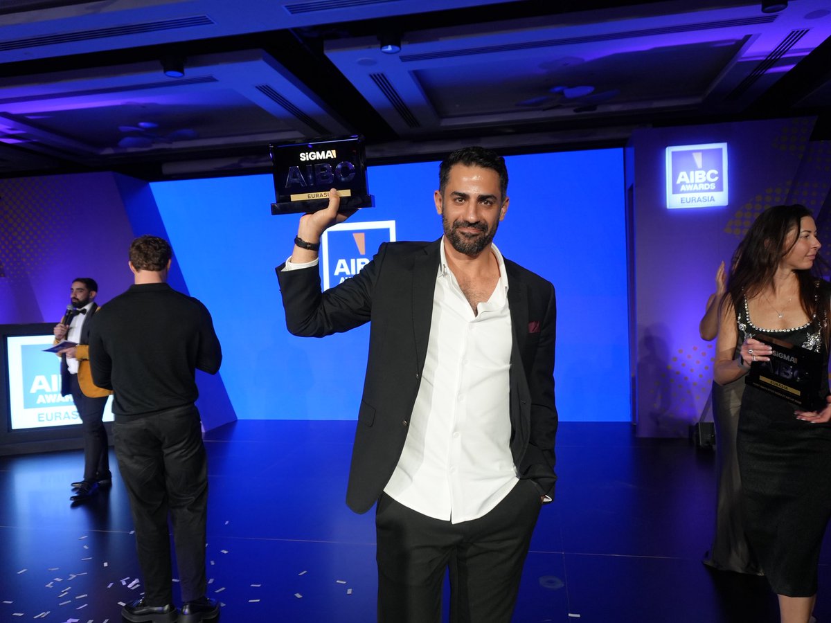 TheBlockGlobal's tweet photo. What a night at the AIBC Awards. 

We’re truly honoured to receive the Leading Ecosystem Contributor Award and to celebrate alongside such an inspiring community.

@AIBC_World @FarbodSadeghian @thecryptosheikh https://t.co/KNO9y8w8vP
