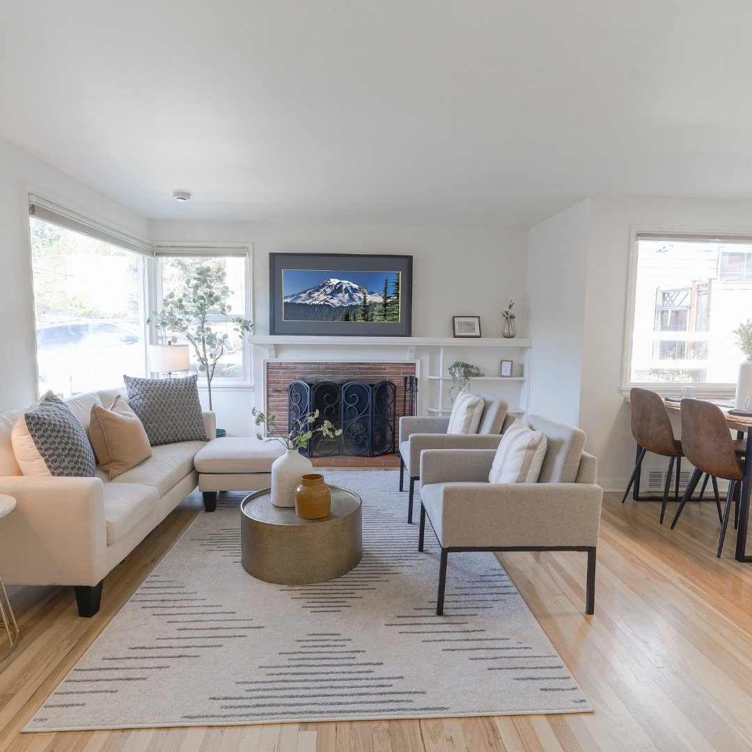 DwellingGroup's tweet photo. Just listing in the Bryant neighborhood of Seattle! https://t.co/Vq8eP3Qs5H