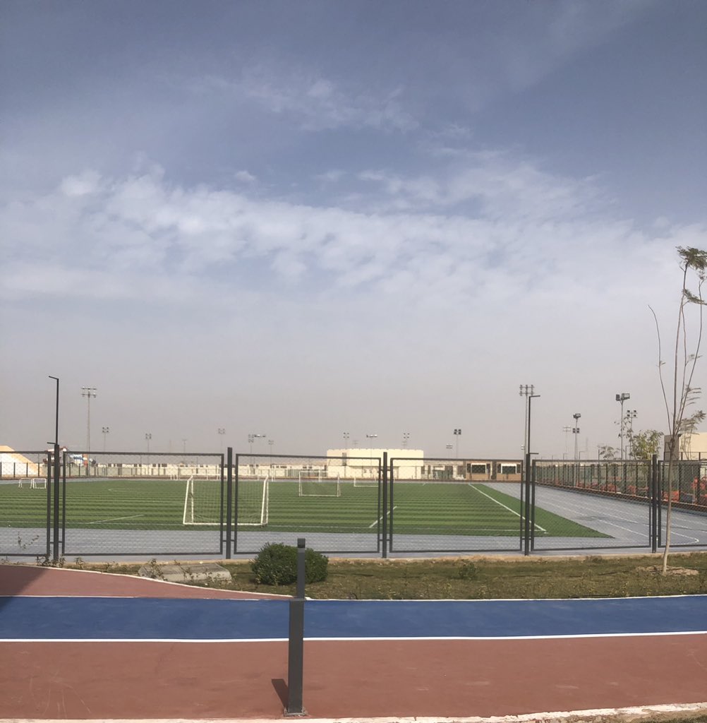 rabo3aaaa's tweet photo. أحياناً تكون الرّاحة في التغافل،
وعدم الالتفات إلى صغائر الأمور،
ليس لكونك مغفّلا، 
أو عاجزاً عن الردّ والمناقشة، 
بل لأنّ السعي وراء التفاصيل لا
يفلح إلّا بجلبِ الهمّ والتعب https://t.co/nsqCQFVVZG