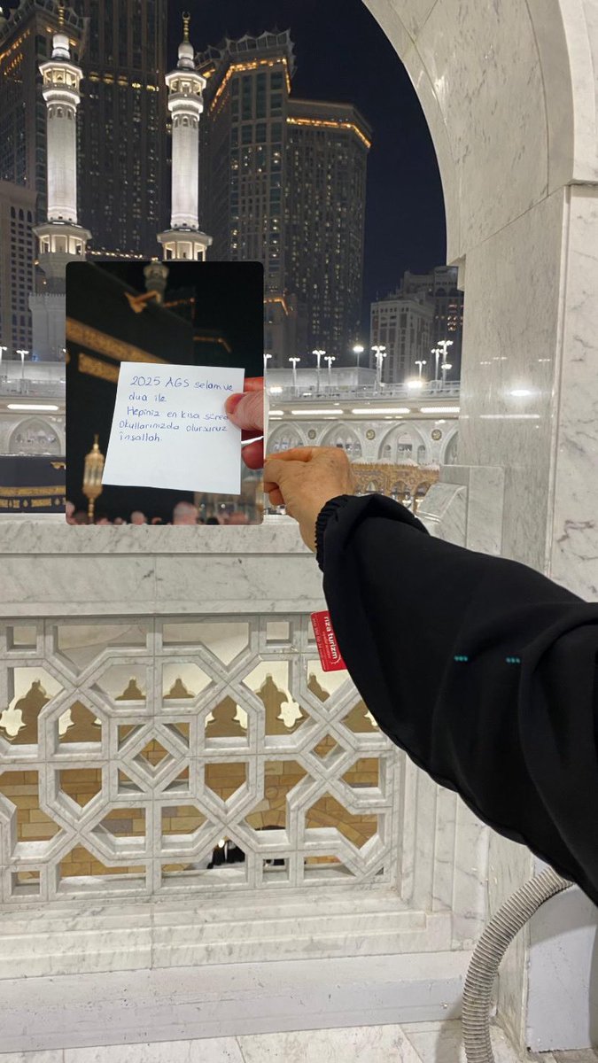 2025 AGS’ye emeklerinin karşılığı için Kabe’de dualar edildi.Emeklerimizin zayi olmaması, umutlarımızın okul sıralarında çiçek açması için vicdanları rahatlatacak o müjdeyi bekliyoruz.Dualarımız gayretle,yolumuz okul kapılarıyla birleşsin.Akademiye ek kontenjan gelsin🤲🏻 
#2025AGS