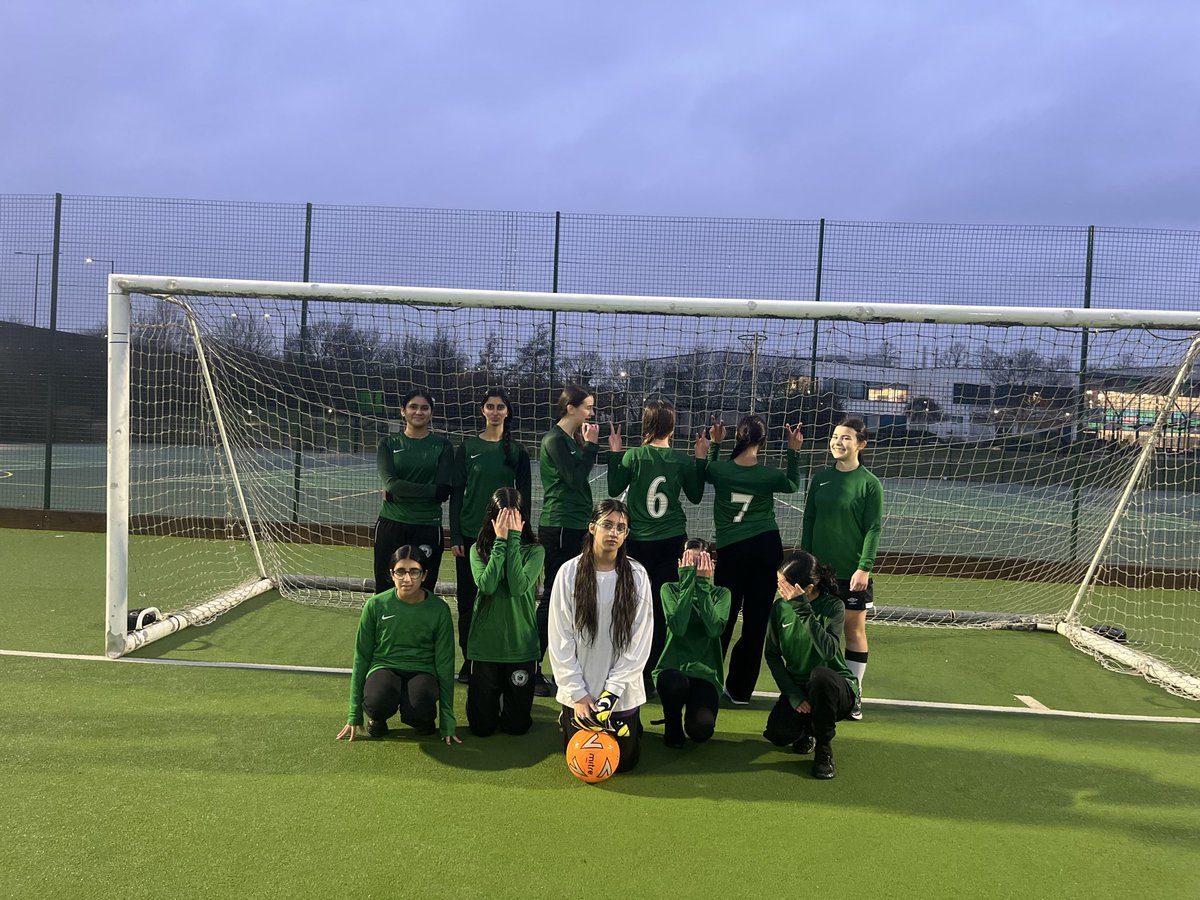 Challney Girls PE tweet media