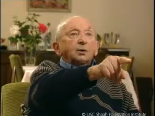 To jest Marek...Marek (Mordechaj) Verstandig z Mielca.
Syn przedsiębiorcy i właściciela ziemskiego. Marek przed wojną skończył prawo na Uniwersytecie Jagiellońskim. Dzięki pomocy znajomym z AK obydwoje z żoną Friedą dostali aryjskie papiery. Bogaty Polak, były wysoki urzędnik