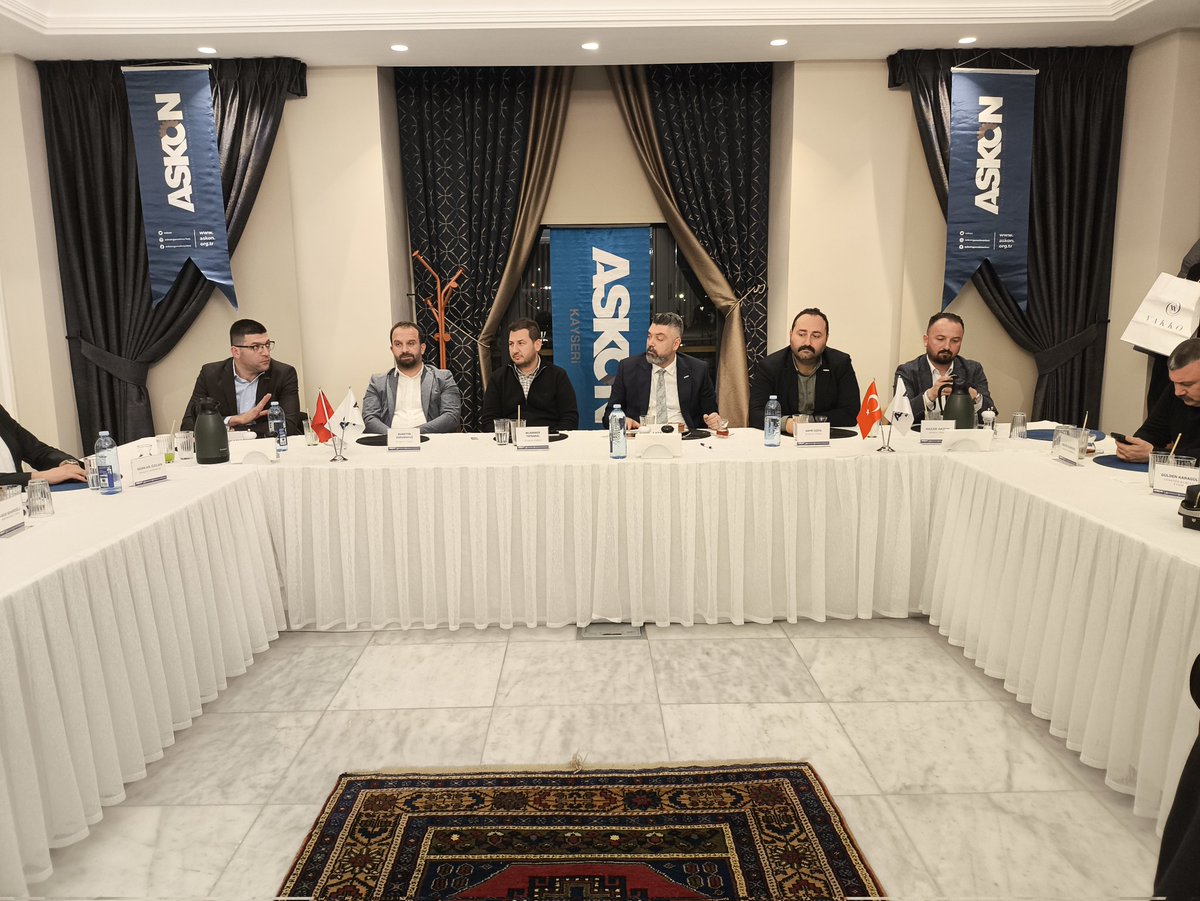 Yönetim kurulu toplantımızı Mutfak Sanatları Merkezi’nde gerçekleştirdik.
Toplantımızda; çalışmalarımız değerlendirilirken, hayata geçirilmesi planlanan faaliyetler,  organizasyonlar üzerine  istişarelerde bulunuldu.
Toplantımızın iş dünyamıza katkı sağlamasını temenni ediyoruz.