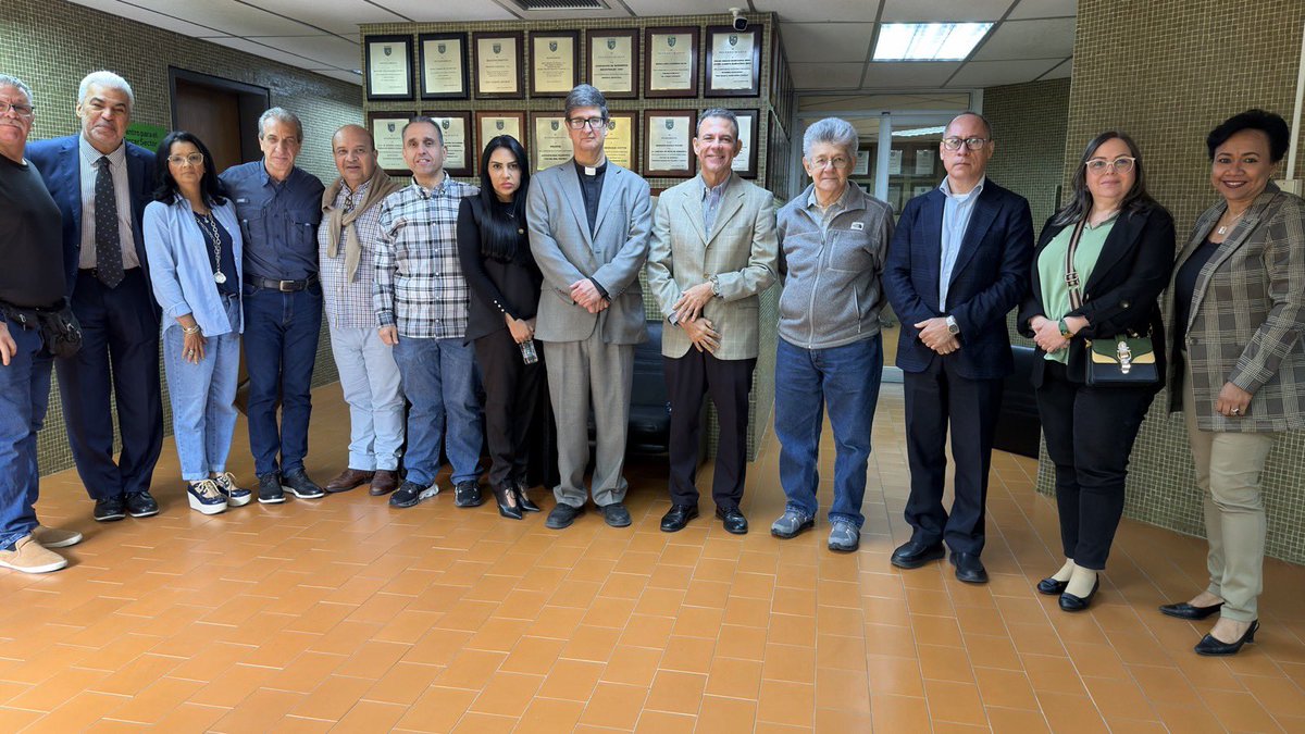 27 años que no pudieron sacar al Chavismo y cohabitaron, ahora piden que los apoyemos. 
Yo no me anoto.