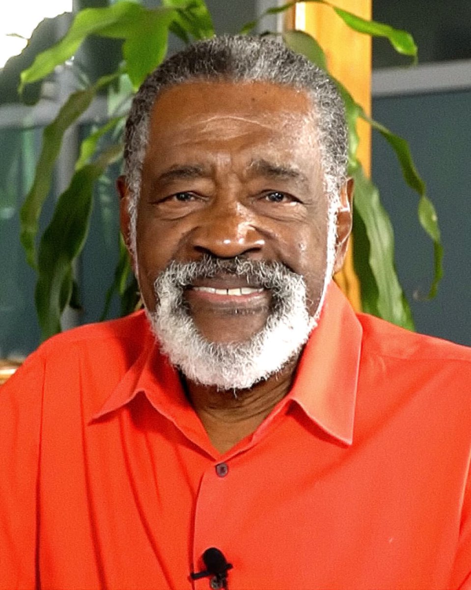 Una voz, un carisma, una profesionalidad, una elegancia, una caballerosidad, una cubanía, un señor actor. Todo eso y más fue Alden Knight. Mis condolencias a familiares, amigos, colegas de la cultura cubana, que hoy están de luto por la partida de un imprescindible.