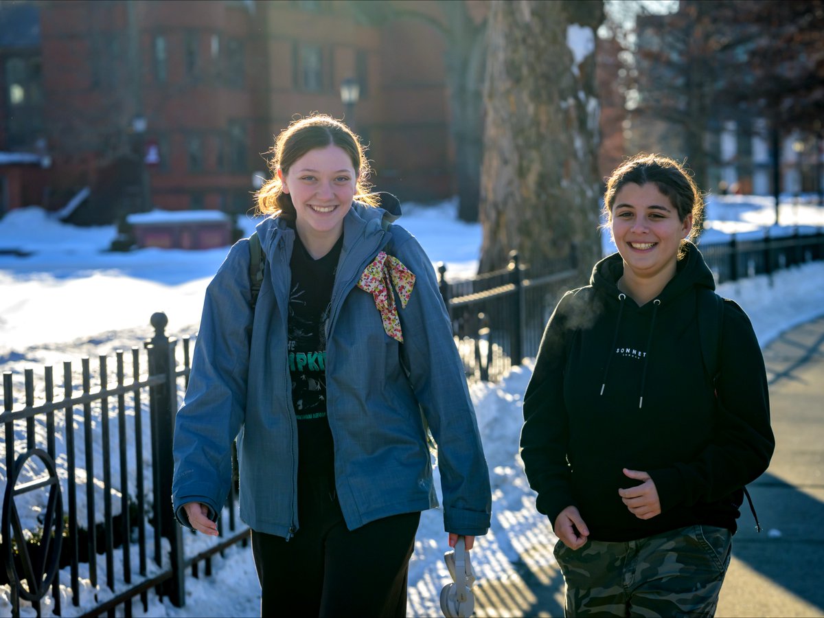 SpfldCollege's tweet photo. Students are all smiles ❄️😊 strolling between classes and soaking in the magic of a snowy campus ✨🌨️
#WinterVibes #CampusLife #SnowyDays #StudentLife #ColdButHappy https://t.co/xZj5iI7gtu