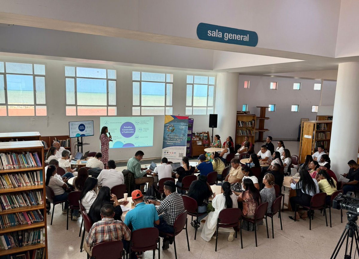 RuthQuevedoF's tweet photo. Hoy, desde el Viceministerio de Agua y Saneamiento Básico, participamos en la jornada de socialización del proyecto de la nueva resolución del marco tarifario para los gestores comunitarios del agua, liderada por la @cracolombia 

En Riohacha, nuestro equipo territorial de La Guajira realizó aportes clave sobre las definiciones del área de prestación del servicio para las pilas públicas, las metas propuestas y la importancia de incorporar las particularidades del territorio en esta regulación.

Desde el #GobiernodelCambio reafirmamos nuestro compromiso con una gestión del agua más justa, incluyente y acorde con las realidades de las comunidades que más lo necesitan.

#AguaParaTodos #GestiónComunitaria #Riohacha #ServiciosPúblicos