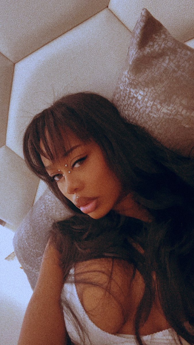 Lola Vex tweet media