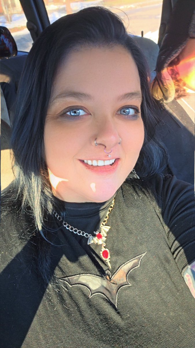 SammyjoRudolph's tweet photo. #bigtiddygothchk #HappyTuesdayAll  #behindblueeyes #batsaremyfavorite #gothgirl https://t.co/RkiBVTLO6g