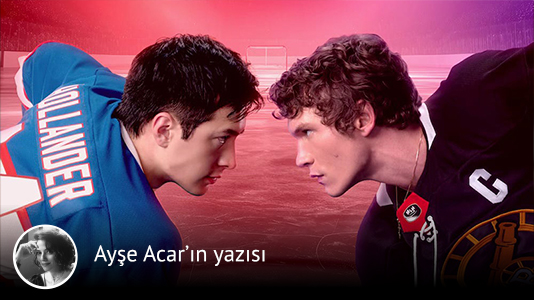 t24comtr's tweet photo. 🏒 Kızıştı buralar: Heated Rivalry, Kanada hakkında ne anlatıyor?

📌 Hokey dünyasının yarattığı maskülenite baskısı, aşk karşısında işe yaramaz. Sevdiğin kişiyi inkâr ederek “erkek”, “başarılı” ya da “ulusal gurur” olmaya devam edemezsin. Bu hafta düşük bütçeli bir Kanada yapımı olan ve kısa sürede tüm dünyada fenomen haline gelen Heated Rivalry dizisinin Kanada hakkında ne anlattığını yazdım

✍️ Ayşe Acar'ın yazısı...
https://t.co/s2JT8bXZ3o