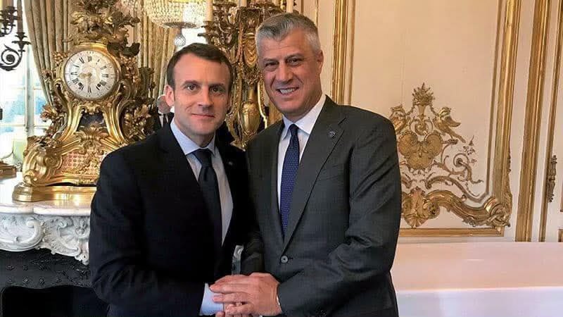 Renardpaty's tweet photo. Le mensonge prend l’ascenseur, la vérité l’escalier … mais elle arrive !

La procureure du Tribunal spécial pour le Kosovo a requis 45 ans de prison contre Hashim Thaçi (le grand ami de Kouchner) et d’autres membres du mouvement terroriste albanais UCK pour meurtres, torture, actes inhumains et détentions illégales, perpétrés principalement contre des Serbes et des Albanais qu’ils accusaient d’être pro-serbe.

Dans les années 1990 les médias dominants et la classe politique française avaient donné une image caricaturale du peuple serbe qui ne faisait que défendre sa terre au Kosovo et en Métochie contre les terroristes de l’UCK.

 Aujourd’hui la procureure abonde dans le sens des Serbes et reconnaît que l’UCK était dirigé par des monstres.

De nombreux responsables politiques français ont côtoyé Hashim Thaçi de très près et feignent d’ignorer ce que tout le monde au Kosovo et en Métochie (Serbes comme Albanais) sait très bien sur les activités criminelles de Thaçi. 

Il serait bien que la justice française enquête un jour sur les relations entre Paris et l’UCK.
