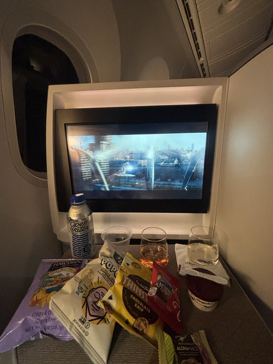 gocciag147777's tweet image. ⭕️V&amp;amp;V:HA🌺824/NRT✈︎SEA❸Mini Bar🍫

・ギャレーにはGrab&amp;amp;n’ Go(むんず用)スナック🍿ミニバーがありました😍

・😋欲張りコース？各1個頂きました。
・デザートスキップ⏭️した為、アイスは(Y提供)リクエスト🍨しますた

📍久しぶりな北米インター✈︎ロングは愉しいですね✨

#HA
#ハワイアン航空