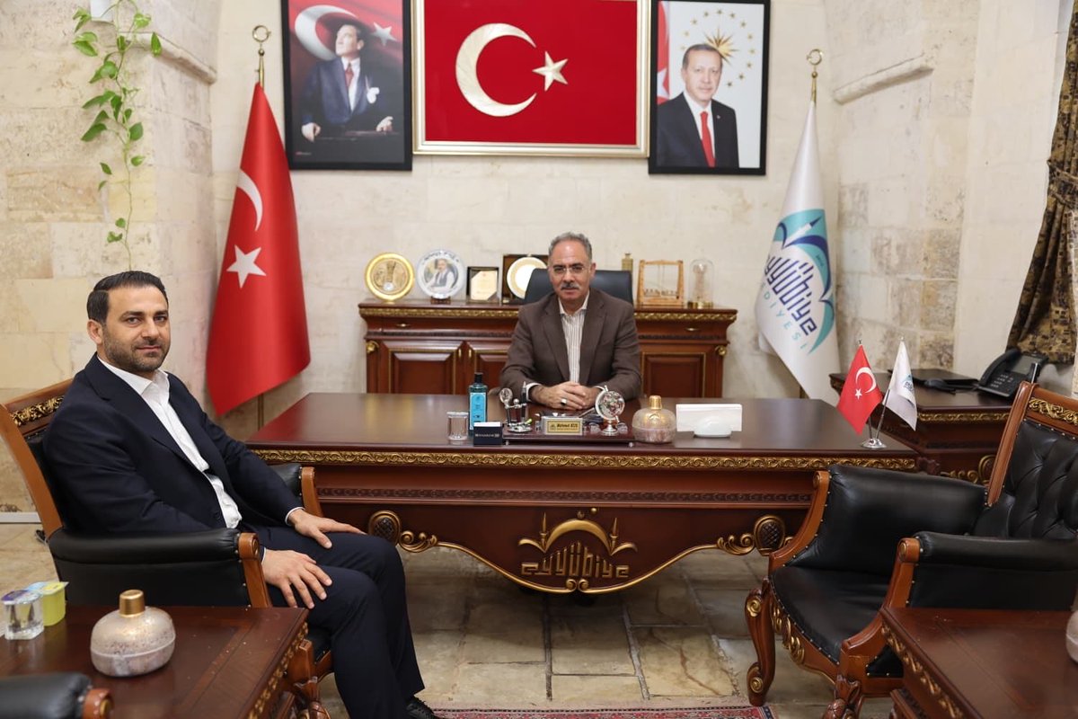 Eyyübiye Belediye Başkanımız Mehmet Kuş’u makamında ziyaret edip, hasbıhal ettik.

Başkan Kuş’a nazik ev sahipliği için teşekkür ederim.

<a href="/mbagmanci63/">MUSTAFA BAĞMANCI</a> <a href="/mehmetkusnet/">Mehmet Kuş 🇹🇷</a> <a href="/AkHaliliiye/">AK PARTİ HALİLİYE</a>