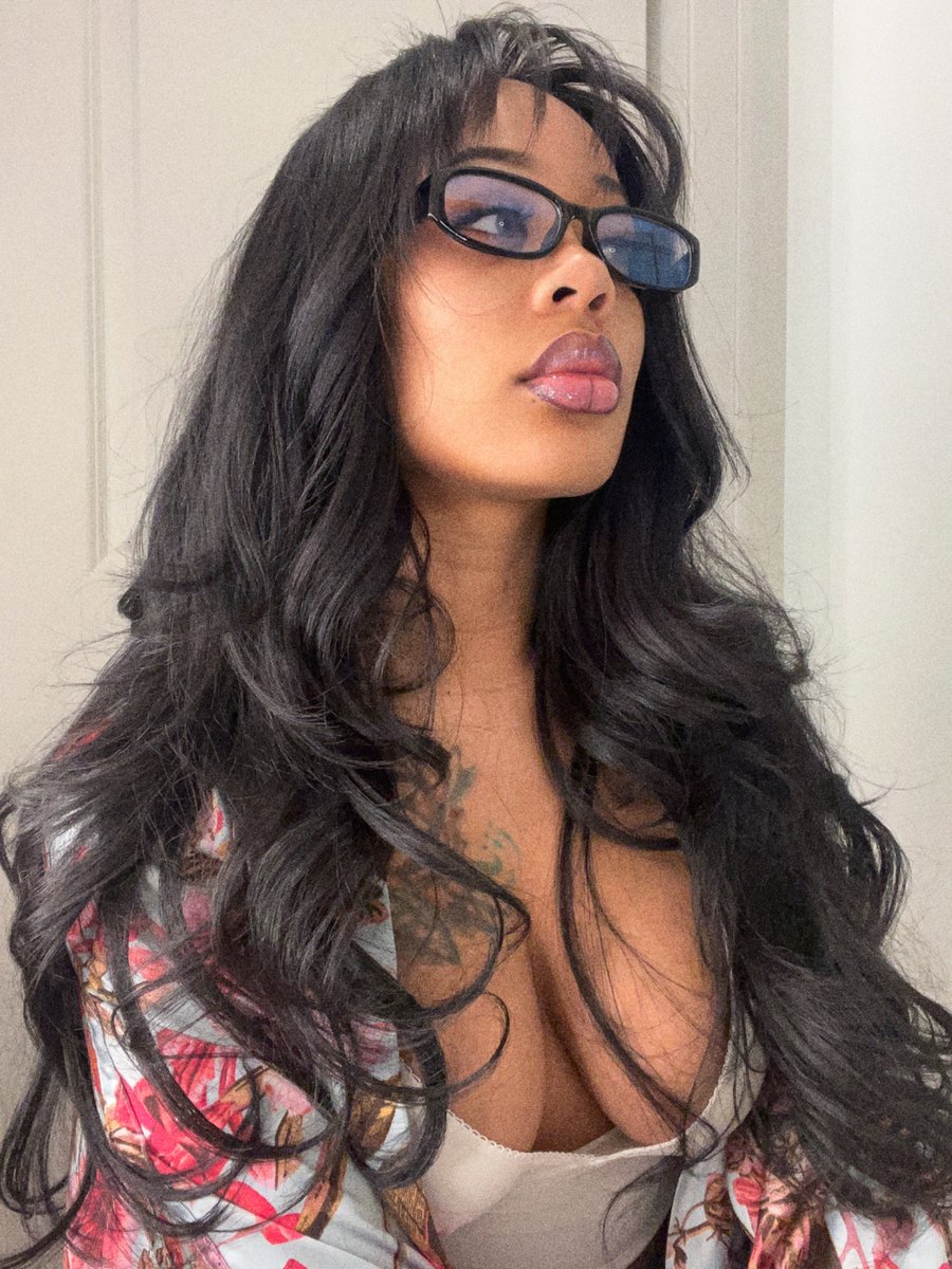 Lola Vex tweet media