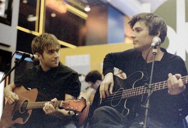 blurofficial's tweet photo. To mark the release of their fifth album in 1997, blur performed at Tower Records in New York City. 

Photos by Tear-n Tan. https://t.co/fQefctZb0q