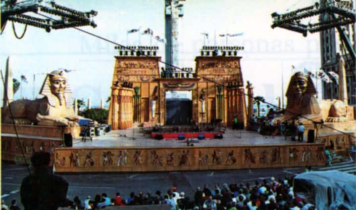 AntesAhoraTfe's tweet photo. Un Antes!
Primer año en que se utilizaba la Plaza de España para montar los escenarios de Elección de la Reina del #Carnaval.
Tema: Egipto Milenario
#SantaCruz
#Tenerife
Año1989
📷#AntiguaTenerife https://t.co/7wJgajYcC6