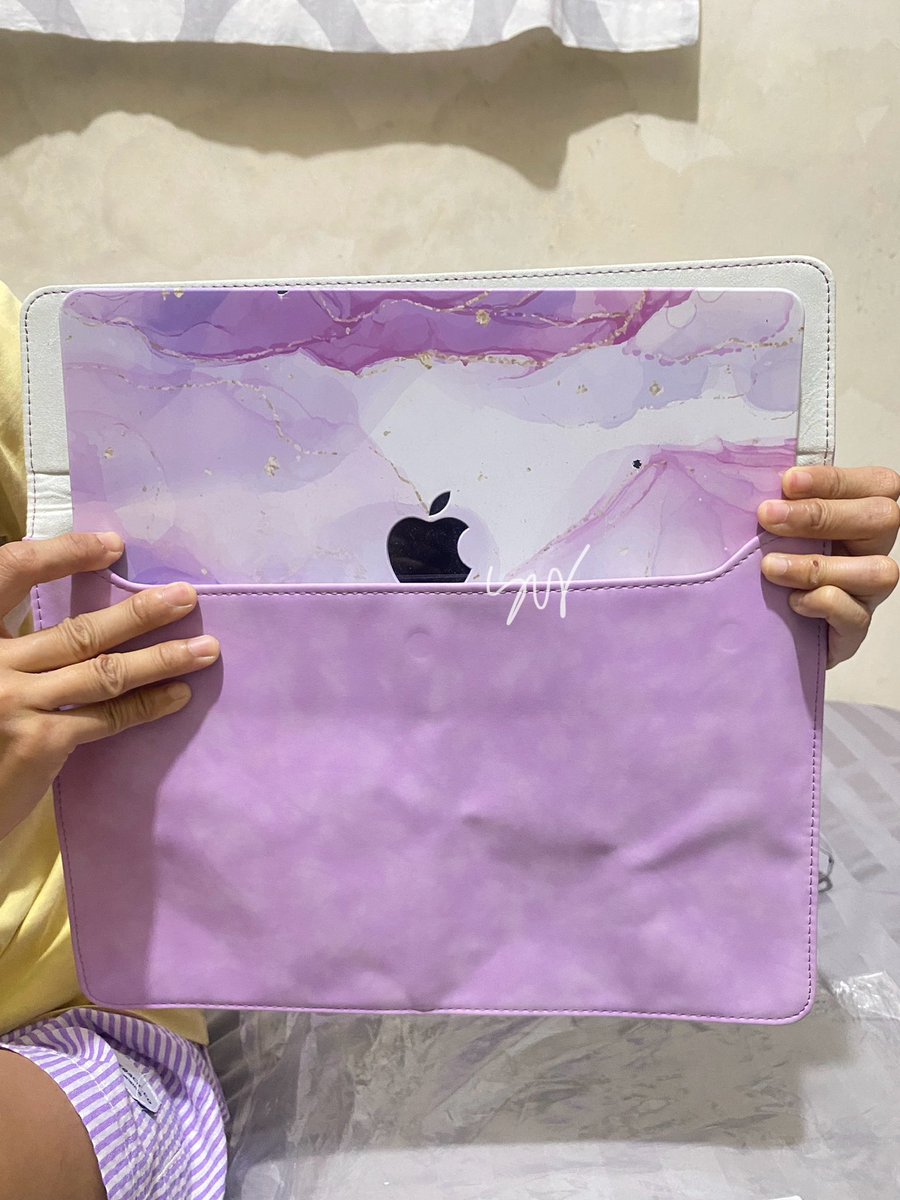 FREE MAGNETIC LAPTOP SLEEVE klo beli tas nya >< anw here’s the link to our shopee: 

s.shopee.co.id/4fqdCECNC9?sha…