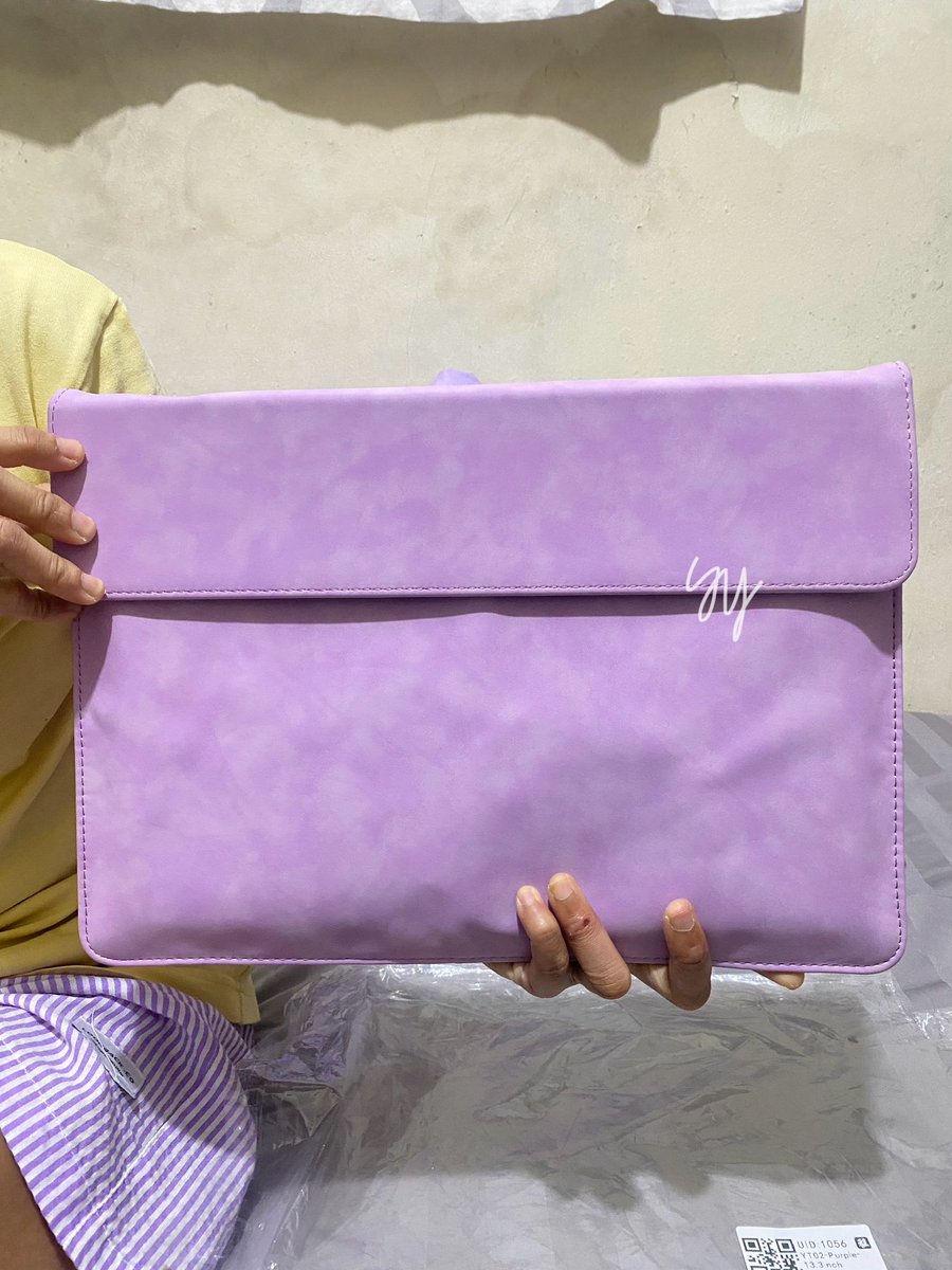 syebawl's tweet photo. FREE MAGNETIC LAPTOP SLEEVE klo beli tas nya >< anw here’s the link to our shopee: 

https://t.co/NVTWqA80r2 https://t.co/yaCfVFKbfz
