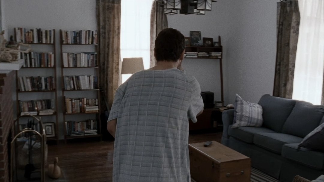 imbitten's tweet photo. also nooticing grimes household decor im not sure if any thought was put into this mostly inconsequential set design but it means something to #me https://t.co/a0xFhNE59n