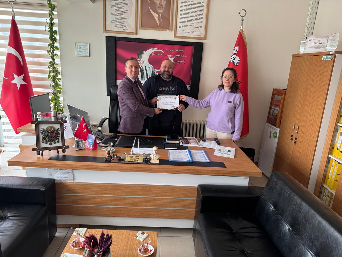 Okulumuz mezunu Tamer Gültin’e Maden teknolojisi alanına maden numuneleri getirdiği için teşekkür ederiz.

<a href="/CineIlce/">Çine İlçe Milli Eğitim</a> <a href="/osomatca/">Osman Serdar OMATÇA</a>