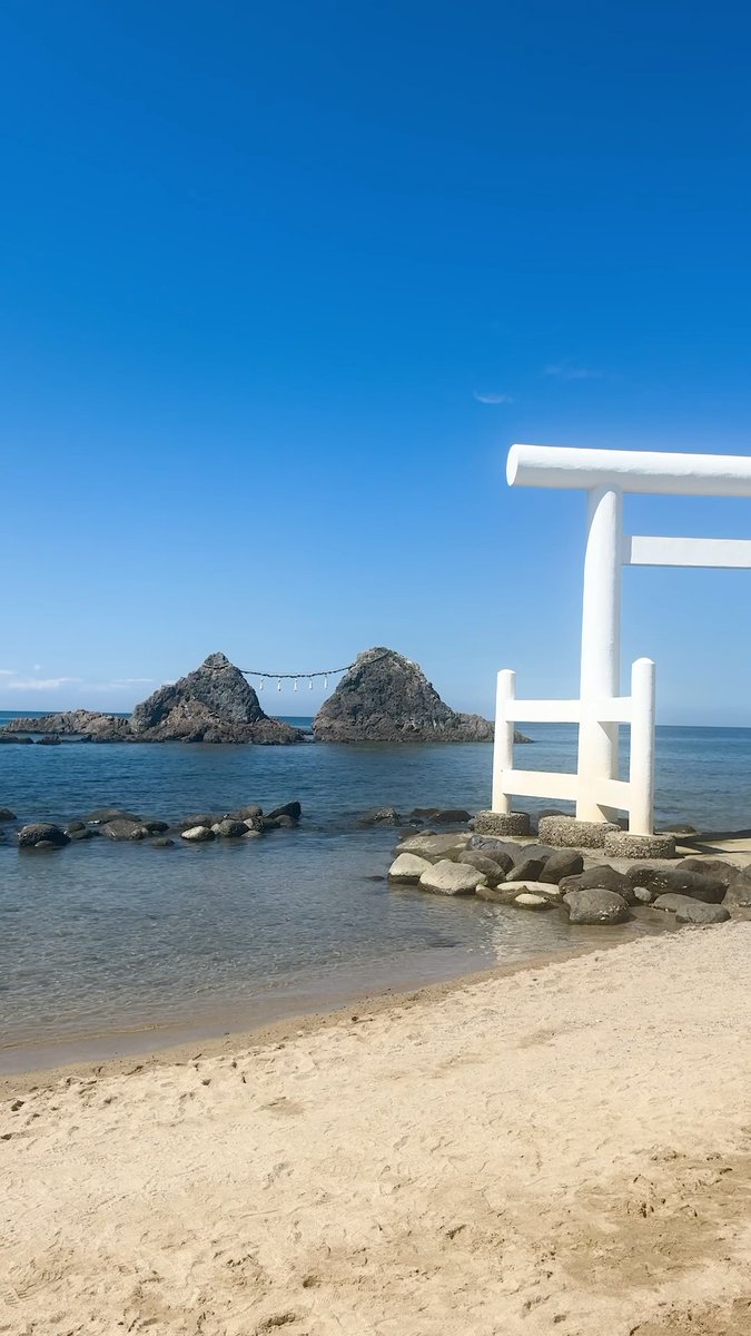 Our hearts are full in Itoshima, home to the couple rocks! 💝 The