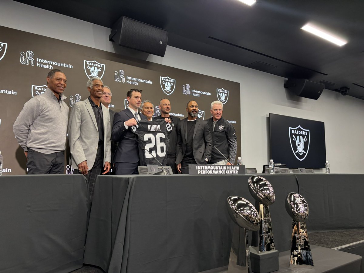 RNR920AM's tweet photo. What a photo. #RaiderNation https://t.co/oxYc6h8XDk