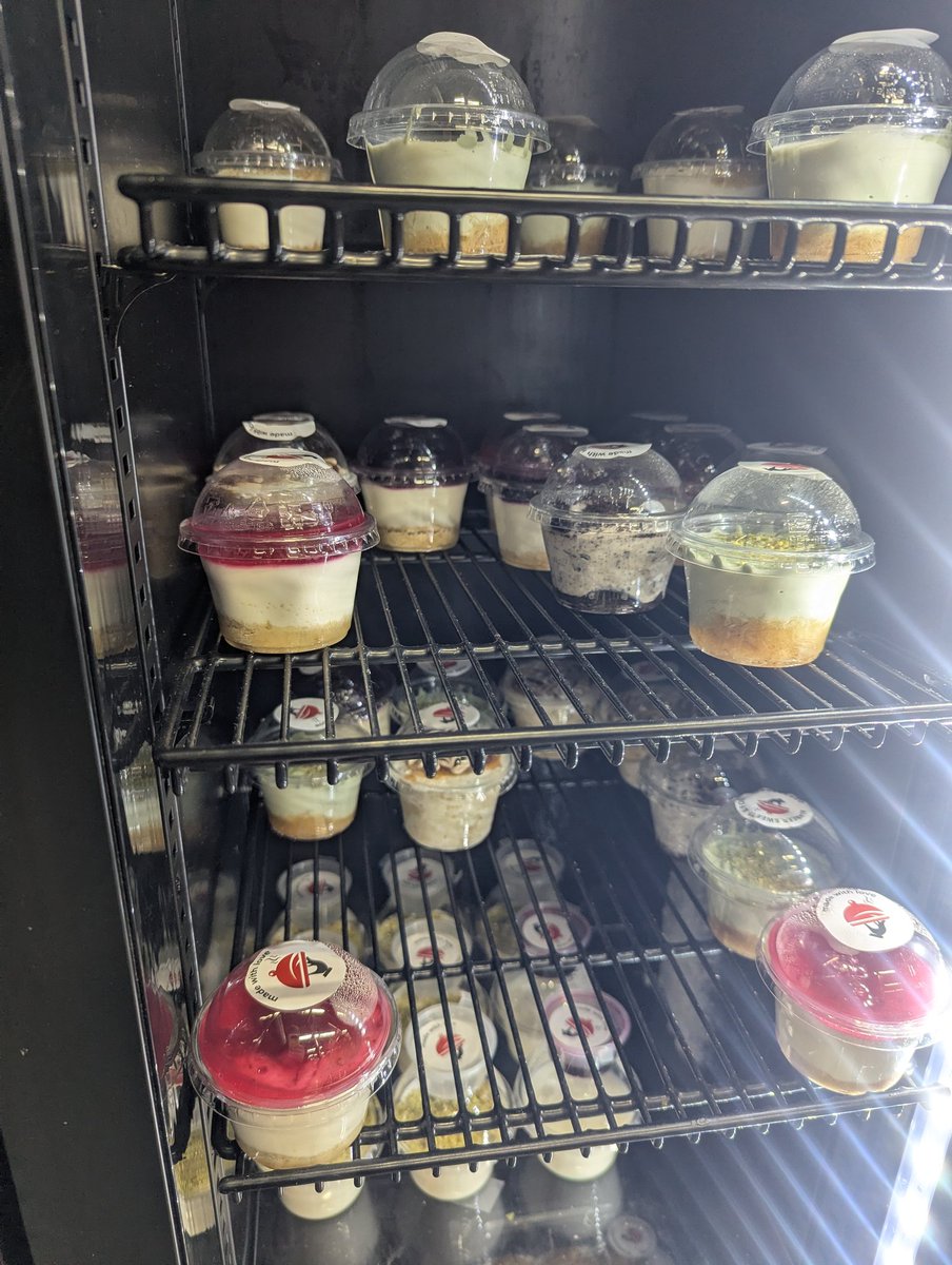 מציאות של אבו-גוש ועין ראפה:

מארזי מים לאוטו, 10x24 יח' ב-100₪(!)

קינוחי כוסות כמו בניינטיז - שמנת פירורים, פירות יער, אוריאו, קרמל, מלבי - 5₪ ליח' (מטבח מקומי, טעים כאילו אמא הכינה לשבת)