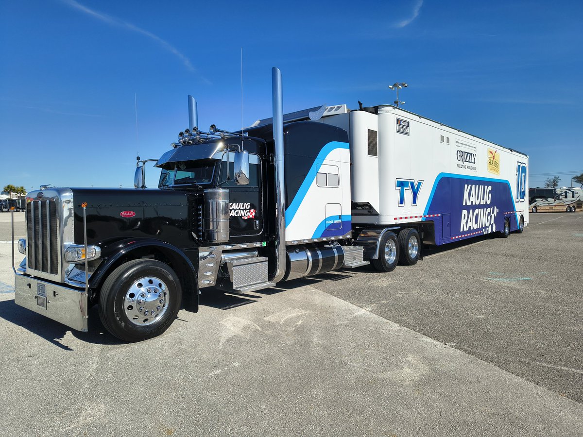 Trucker Magic Mike tweet media