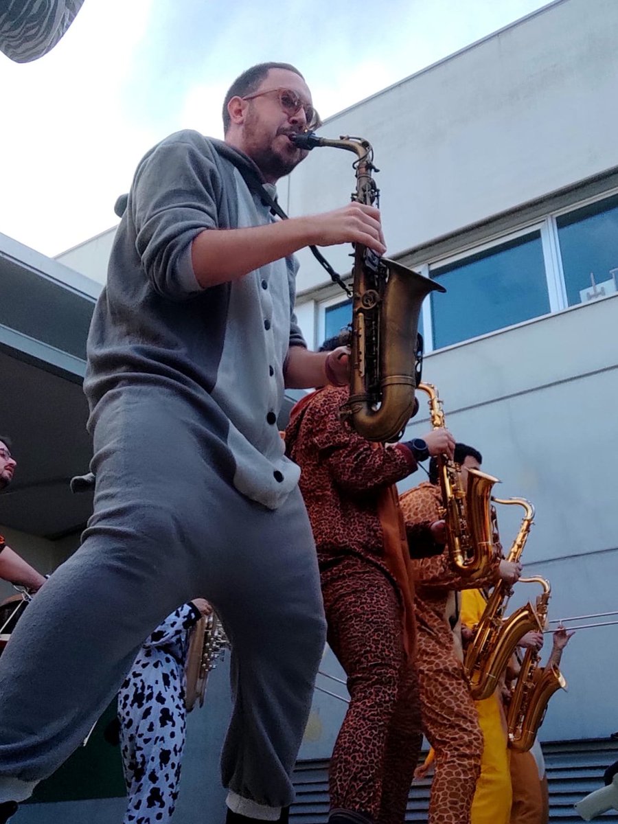 🎉 El Carnaval comença fort!
Aquest divendres 13 de febrer a les 14.50 h
📍 Rúa infantil de l’Escola Montoliu
La #XarangaTocabemolls posa la música i la festa🥁🎺
#Carnaval #xaranga