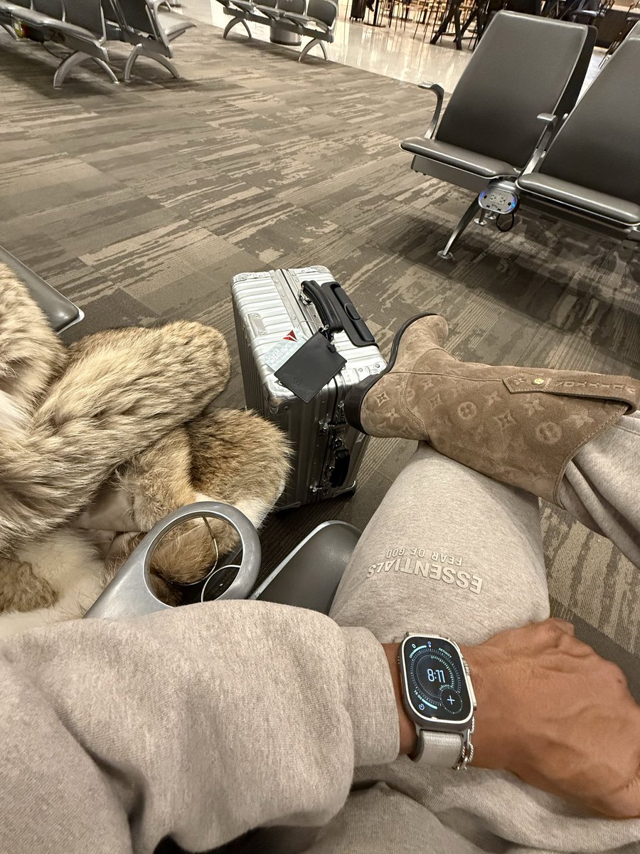 Christopher tweet media