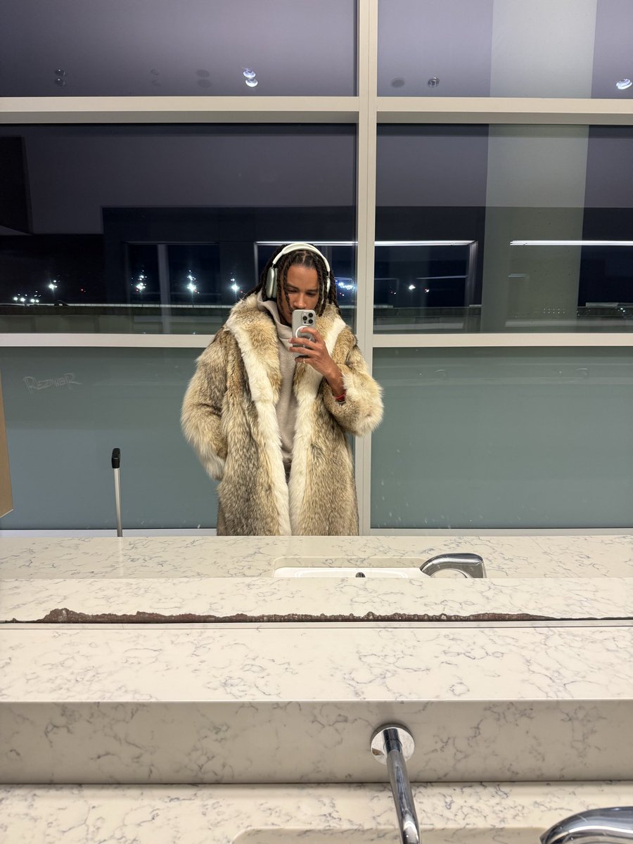 Christopher tweet media