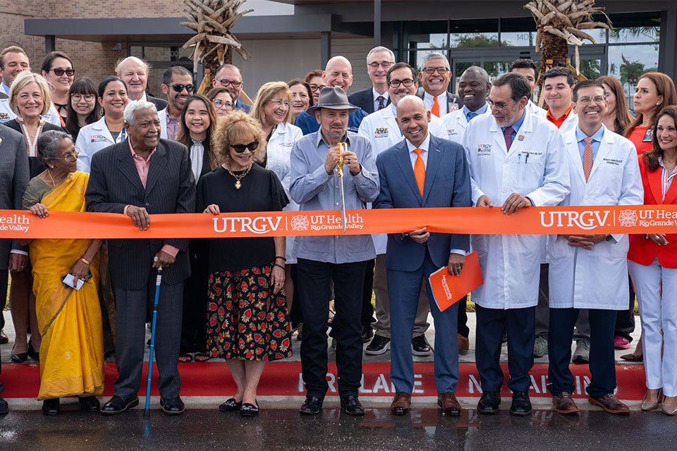 utsystem's tweet photo. ⭐️ Made in Texas: cancer care 🎗️👩‍⚕️🏥 @UTRGV's Cancer and Surgery Center opened in Fall 2025, bringing comprehensive cancer care to the Valley under one roof for the first time. #madeintexas #utsystem https://t.co/fthUhaXUYb https://t.co/PNgfVfuXIY