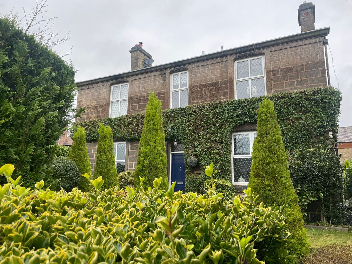 ArielTreeCare's tweet photo. Not our usual work, but great work carried out by the team. 

#arieltreecare #boltontreesurgeon #localtreesurgeon #hedgetrimming #treepruning #professional #qualifiedtreesurgeon #treeservices #treecare 

https://t.co/52nBMrOpvO https://t.co/9Ih0MmAZyp
