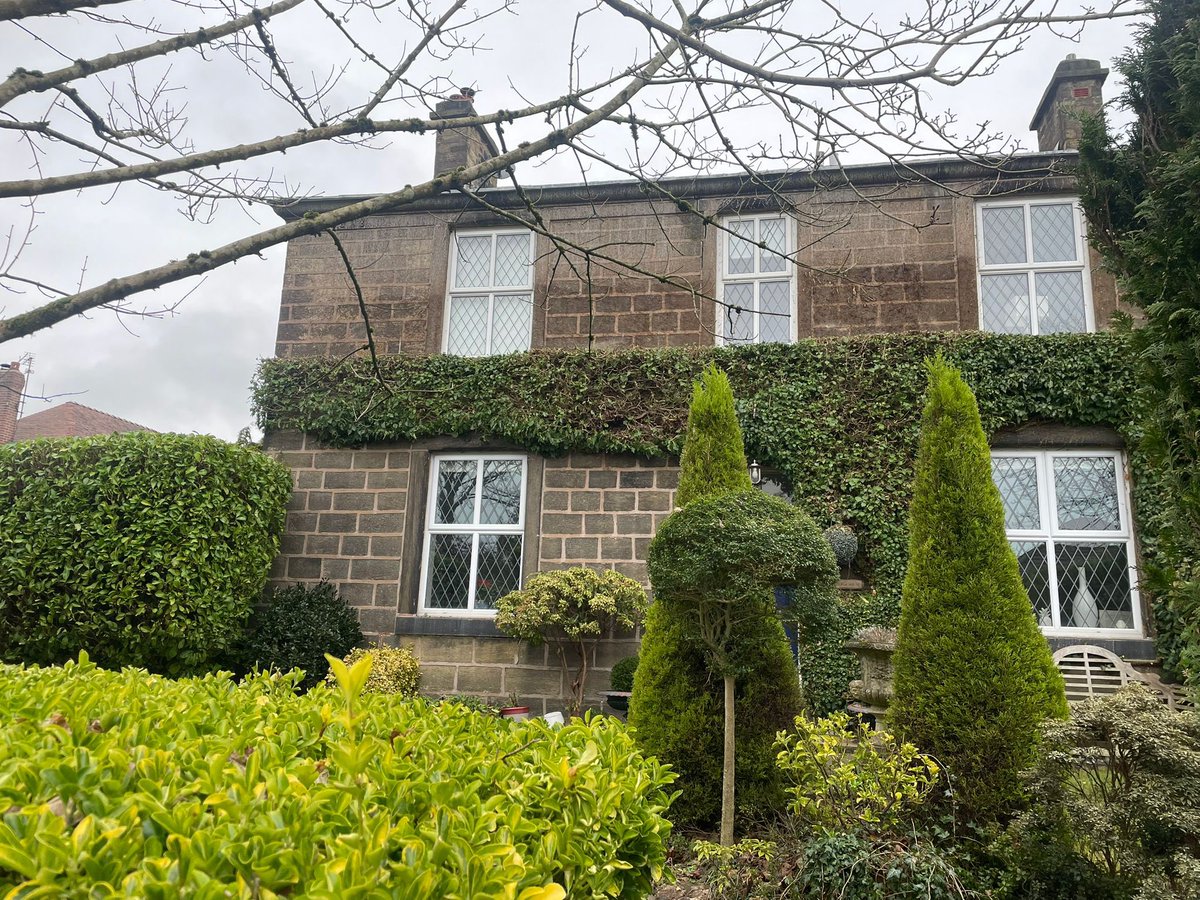 ArielTreeCare's tweet photo. Not our usual work, but great work carried out by the team. 

#arieltreecare #boltontreesurgeon #localtreesurgeon #hedgetrimming #treepruning #professional #qualifiedtreesurgeon #treeservices #treecare 

https://t.co/52nBMrOpvO https://t.co/9Ih0MmAZyp