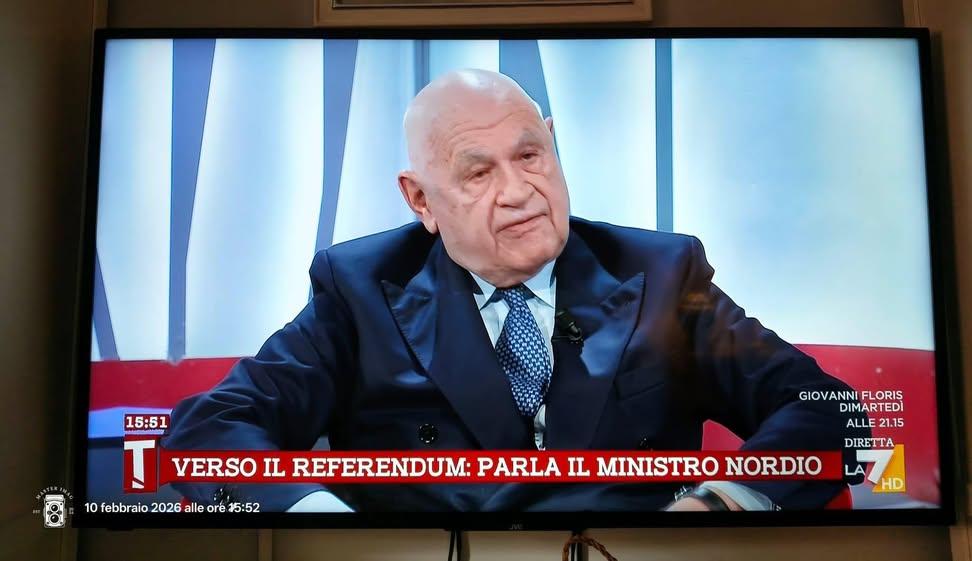 Tiziana Panella:
«Quindi, se ho capito bene, con la riforma i giudici passano sotto il controllo del governo. È corretto?»

Nordio:
«Sì, è corretto.»

Confessione limpida, registrata, incontestabile.

Fine delle favole.
Fine delle supercazzole.

Fine dei mesi passati a vendere