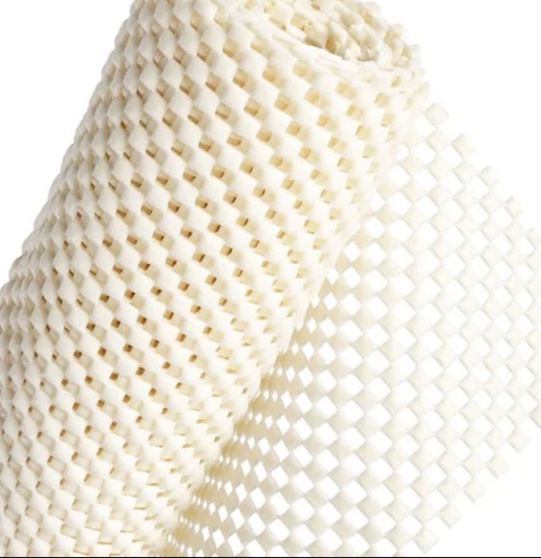 فكرة ممتازة يا @3bdullhEng
، السجاد المانع للانزلاق ضروري لكبار السن عشان البلاط الزلق يسبب سقطات كثيرة
لكن السجاد المطاطي اللي فوق البلاط يجمع ماء وعفن بسرعة إذا ما نغسل وجفف يوميًا، وأحسن حل للدش والبانيو هو المطاط اللي له شفاطات (suction cups) تحت، يثبت أقوى ويسمح بتصريف