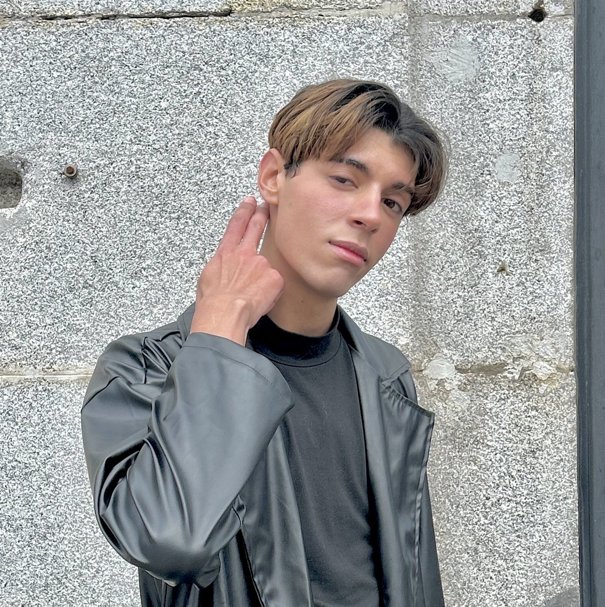 sunghoon and i kinda twinning 🧛🏻🔪