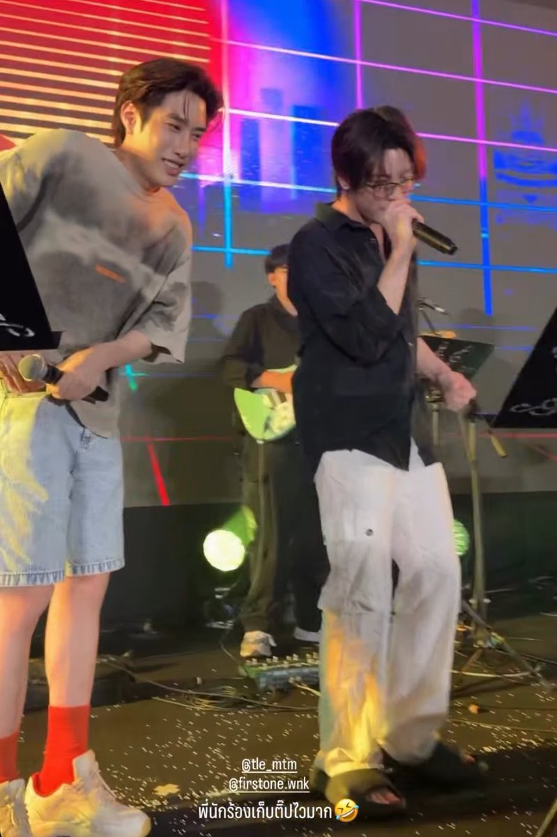 ขำจาบ้าาาาาา  ท่าพี่เติ้ลเก็บเงิน แบบบบบ วันนี้ได้กี่บาทพี่ นี่แวะดูทุกคลิปฮีรับเงินทุกคลิป 55555555555556  ท่าเก็บเงินคือให้เลอออ 555555  ส่วนเฟิร์สเอ็นจอยการร้องมาก ไอเลิ้บเสียงยูตลอดไป!